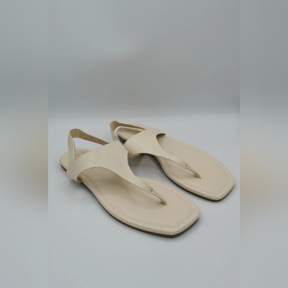 Elegant Cream Sandals - Picture 2 of 4